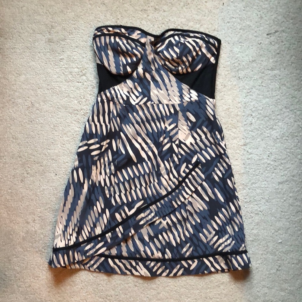 Printed strapless dress